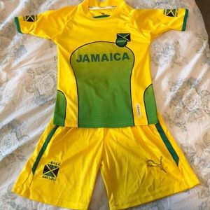 Boys size 6-8 Orro Jamaica soccer set